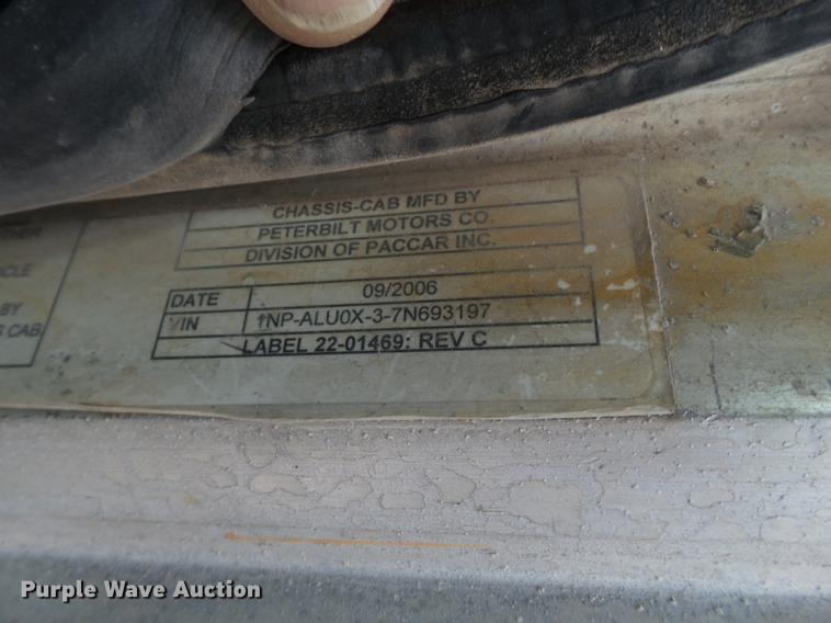 image for item EI9685 2007 Peterbilt 357 ready mix truck