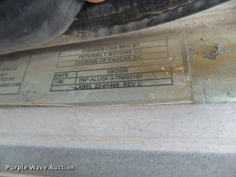 image for item EI9685 2007 Peterbilt 357 ready mix truck