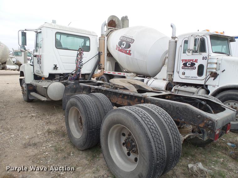 image for item EI9686 2007 Mack CNH613 semi truck