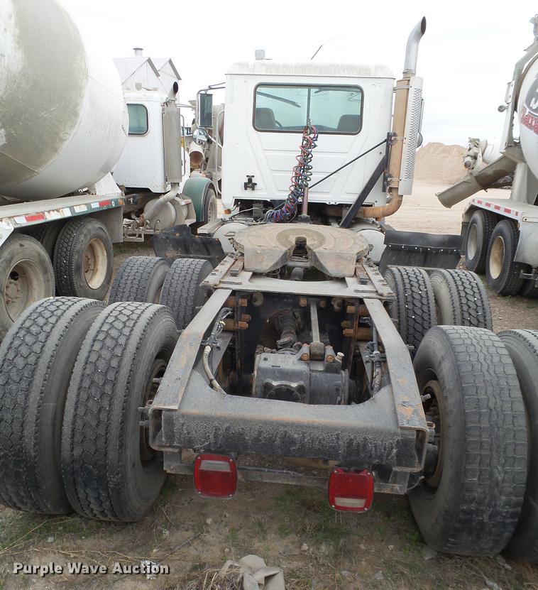 image for item EI9686 2007 Mack CNH613 semi truck