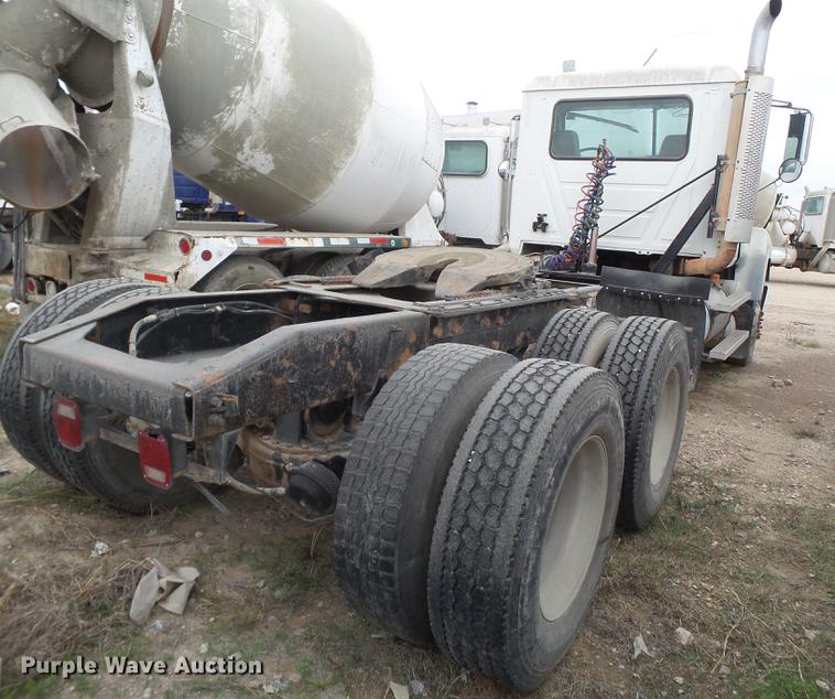 image for item EI9686 2007 Mack CNH613 semi truck