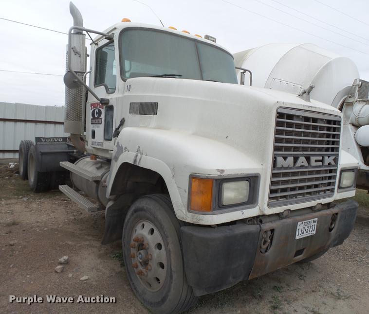 image for item EI9686 2007 Mack CNH613 semi truck