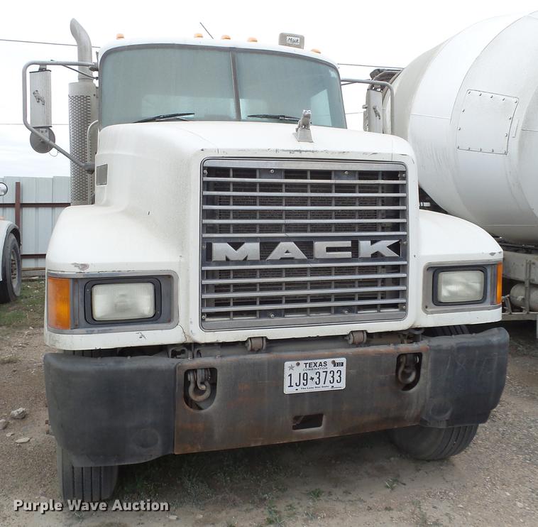 image for item EI9686 2007 Mack CNH613 semi truck