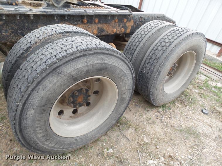 image for item EI9686 2007 Mack CNH613 semi truck