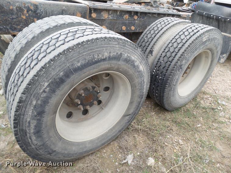 image for item EI9686 2007 Mack CNH613 semi truck