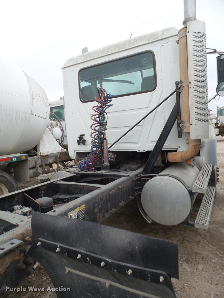 image for item EI9686 2007 Mack CNH613 semi truck