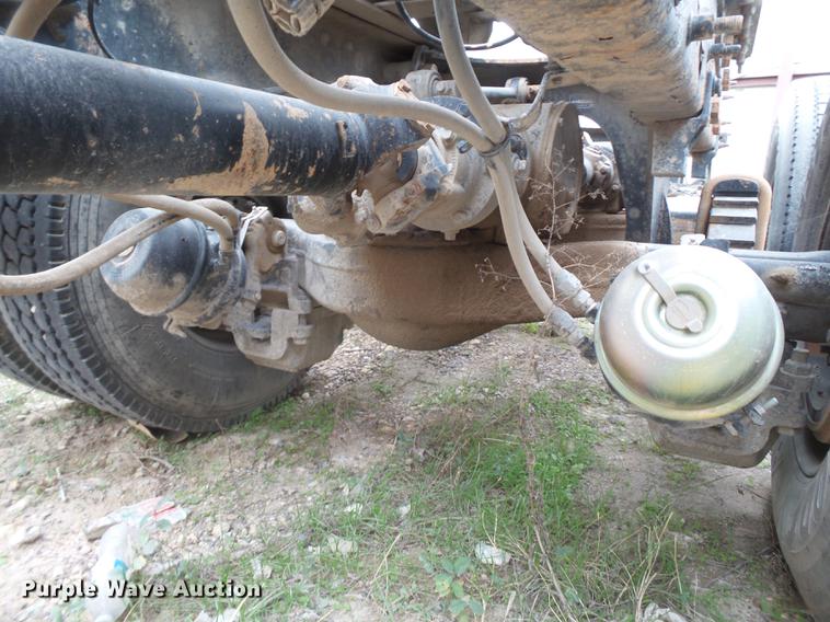 image for item EI9686 2007 Mack CNH613 semi truck