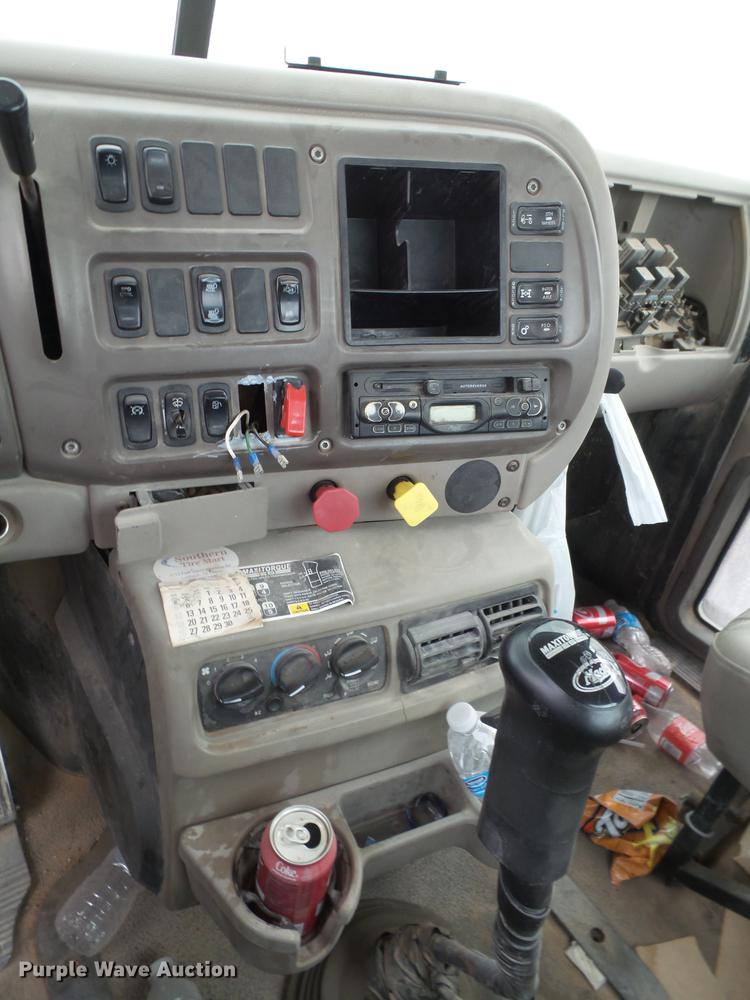 image for item EI9686 2007 Mack CNH613 semi truck