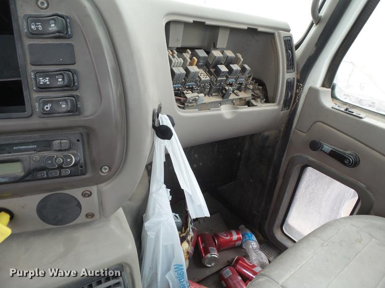 image for item EI9686 2007 Mack CNH613 semi truck