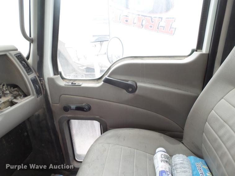 image for item EI9686 2007 Mack CNH613 semi truck