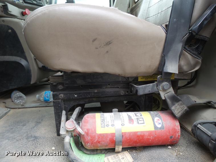 image for item EI9686 2007 Mack CNH613 semi truck