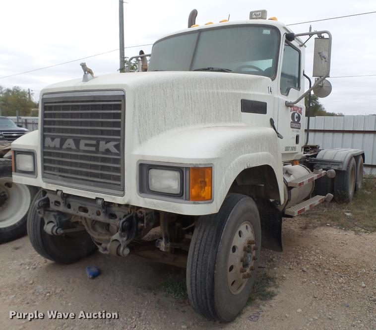image for item EI9687 2007 Mack CNH semi truck