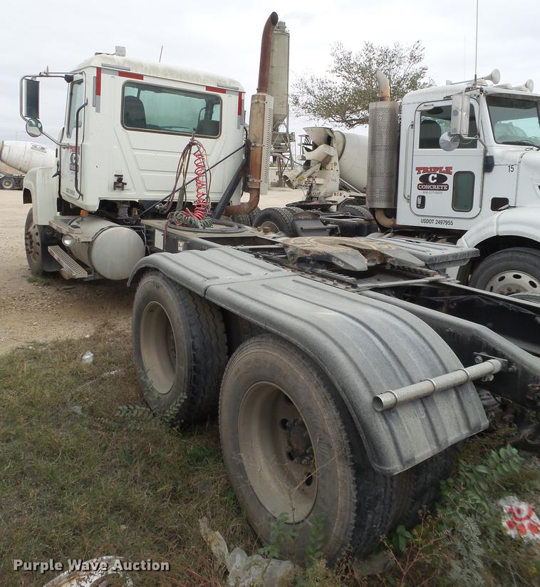 image for item EI9687 2007 Mack CNH semi truck