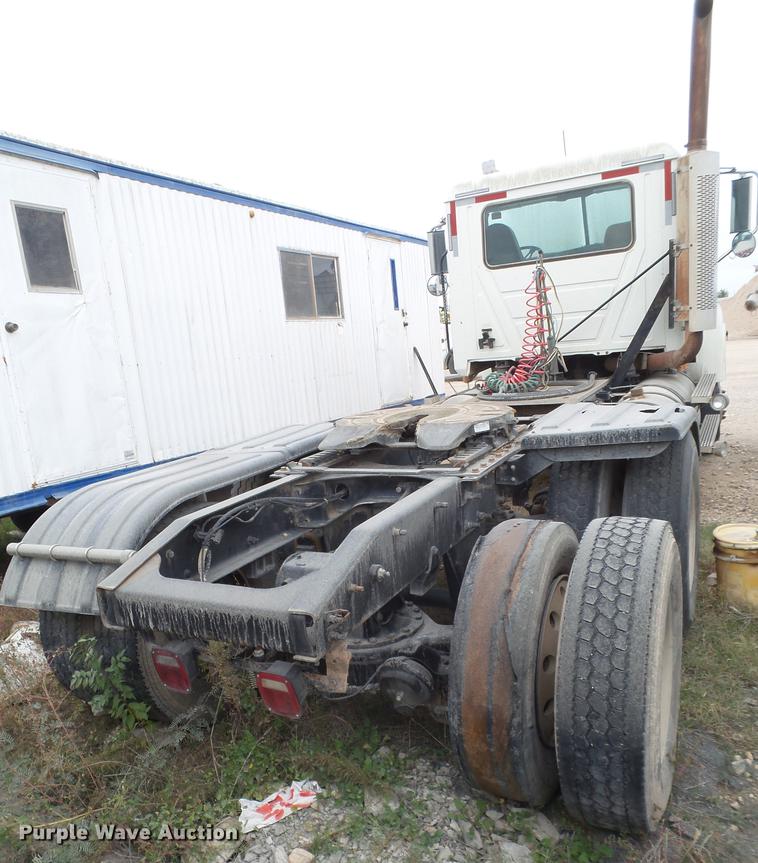 image for item EI9687 2007 Mack CNH semi truck