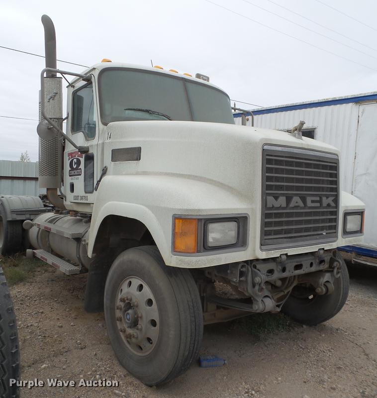 image for item EI9687 2007 Mack CNH semi truck