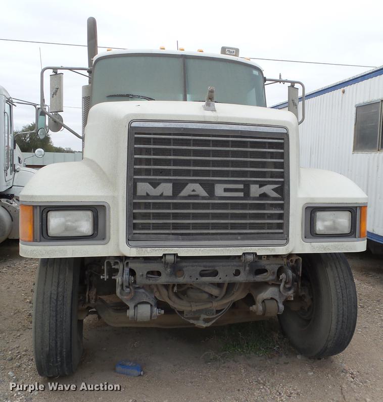 image for item EI9687 2007 Mack CNH semi truck