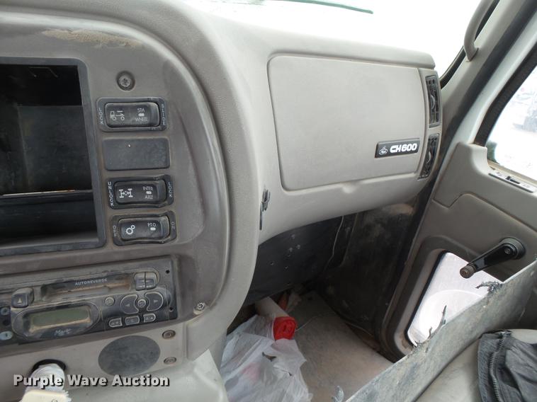 image for item EI9687 2007 Mack CNH semi truck