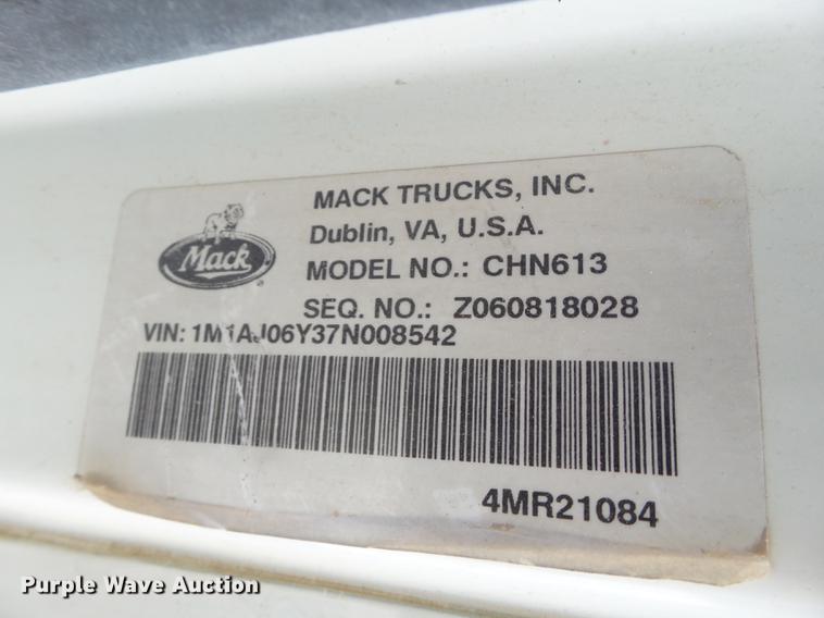 image for item EI9687 2007 Mack CNH semi truck