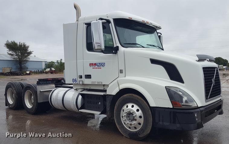 image for item EN9632 2009 Volvo VN semi truck