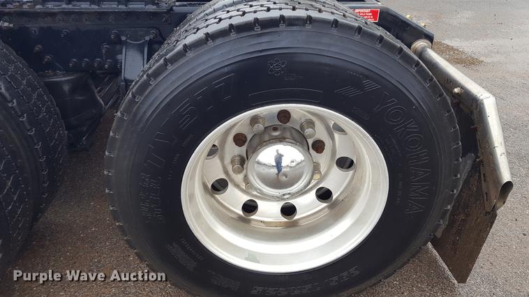 image for item EN9632 2009 Volvo VN semi truck