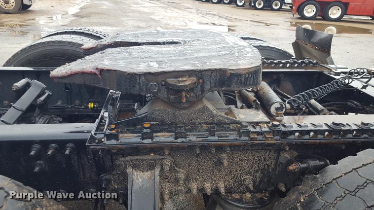 image for item EN9632 2009 Volvo VN semi truck