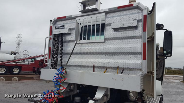 image for item EN9632 2009 Volvo VN semi truck