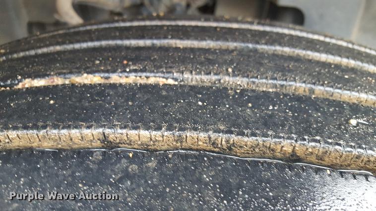 image for item EN9632 2009 Volvo VN semi truck