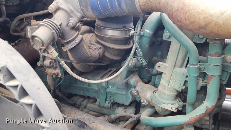 image for item EN9632 2009 Volvo VN semi truck