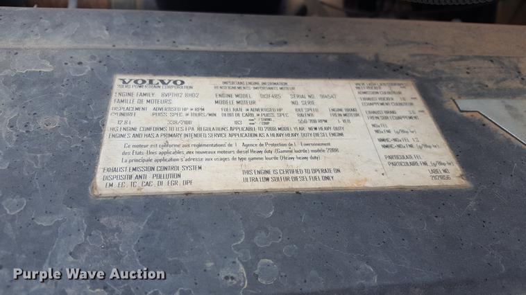 image for item EN9632 2009 Volvo VN semi truck