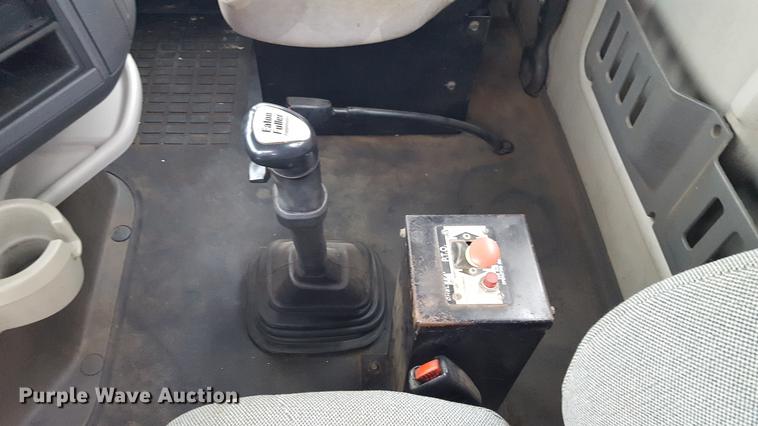 image for item EN9632 2009 Volvo VN semi truck