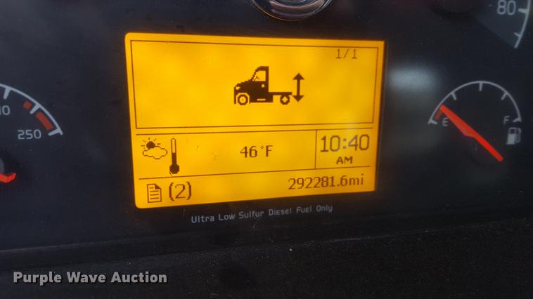 image for item EN9632 2009 Volvo VN semi truck