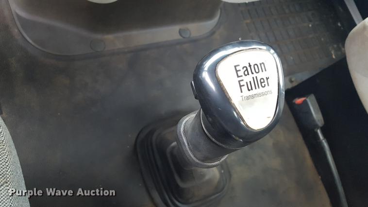 image for item EN9632 2009 Volvo VN semi truck