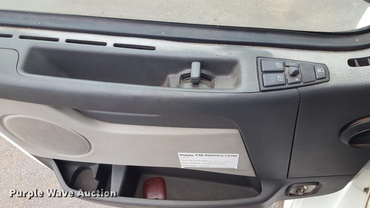 image for item EN9632 2009 Volvo VN semi truck