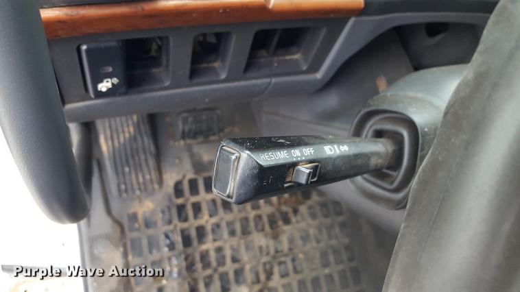 image for item EN9632 2009 Volvo VN semi truck