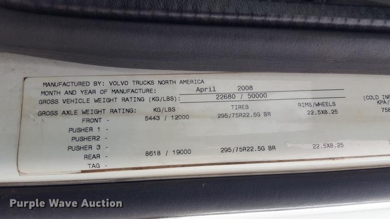 image for item EN9632 2009 Volvo VN semi truck