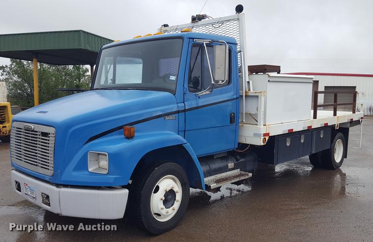 image for item EN9633 2001 Freightliner FL60 flatbed truck