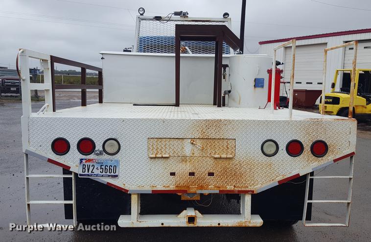 image for item EN9633 2001 Freightliner FL60 flatbed truck