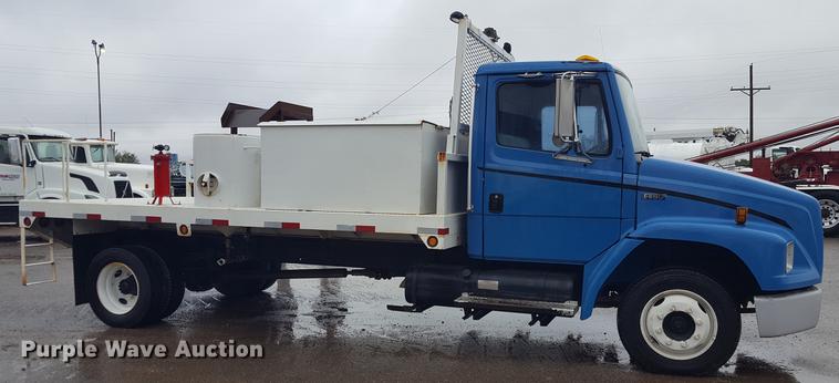 image for item EN9633 2001 Freightliner FL60 flatbed truck