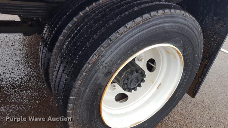 image for item EN9633 2001 Freightliner FL60 flatbed truck