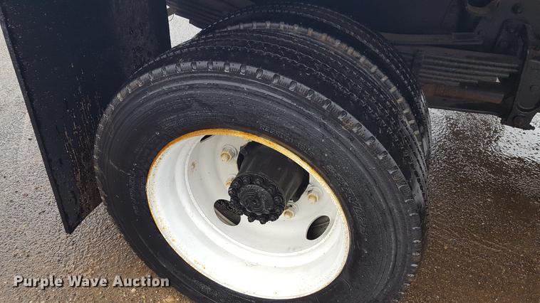 image for item EN9633 2001 Freightliner FL60 flatbed truck