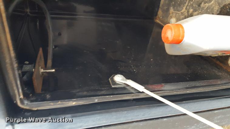 image for item EN9633 2001 Freightliner FL60 flatbed truck