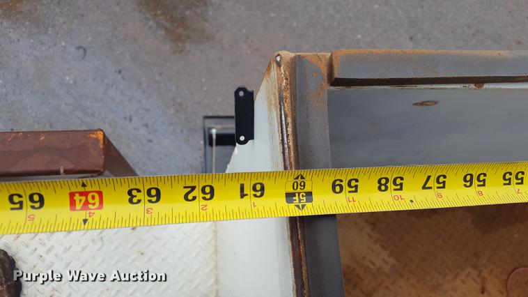 image for item EN9633 2001 Freightliner FL60 flatbed truck