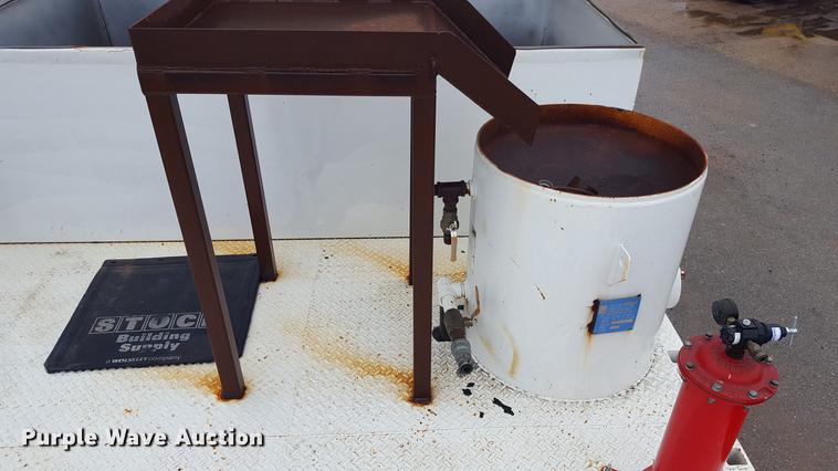 image for item EN9633 2001 Freightliner FL60 flatbed truck