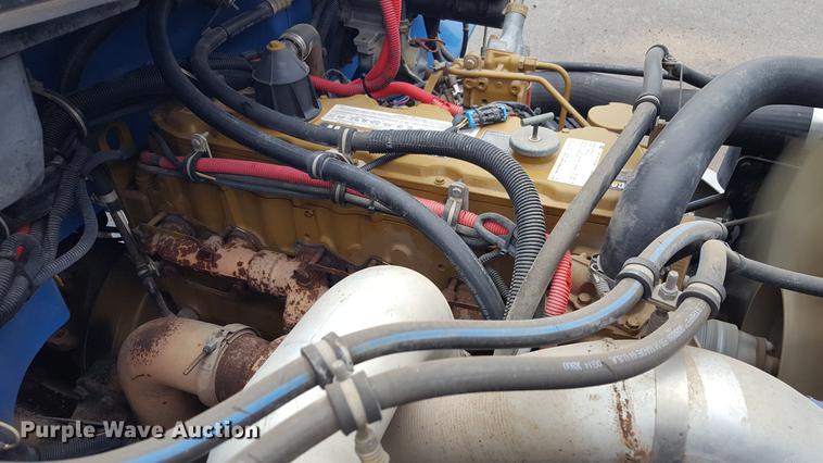 image for item EN9633 2001 Freightliner FL60 flatbed truck