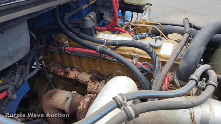 image for item EN9633 2001 Freightliner FL60 flatbed truck