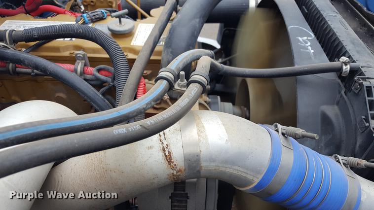 image for item EN9633 2001 Freightliner FL60 flatbed truck