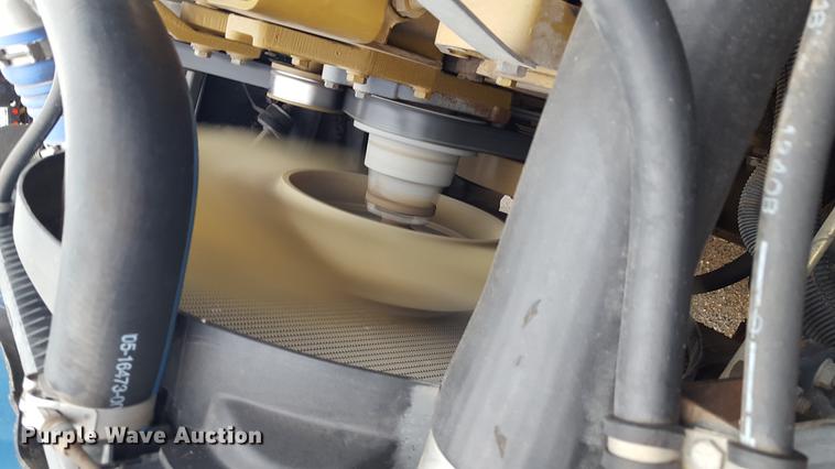 image for item EN9633 2001 Freightliner FL60 flatbed truck