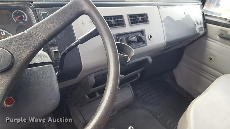 image for item EN9633 2001 Freightliner FL60 flatbed truck