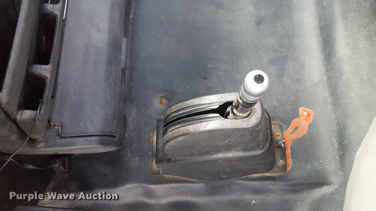 image for item EN9633 2001 Freightliner FL60 flatbed truck