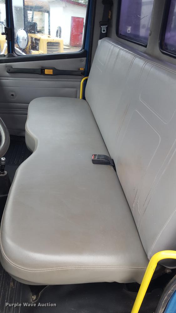 image for item EN9633 2001 Freightliner FL60 flatbed truck